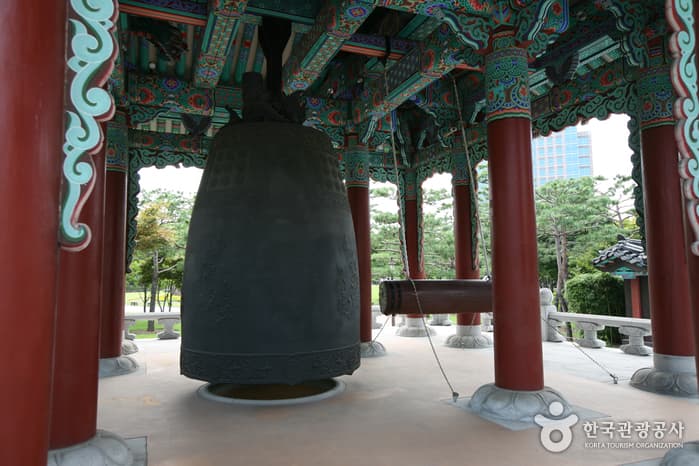National Debt Redemption Movement Memorial Park (국채보상운동기념공원)