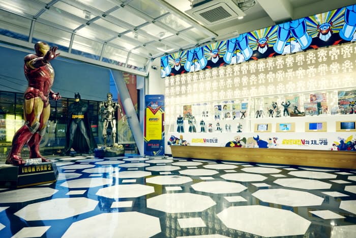 Figure Museum W (피규어뮤지엄W)