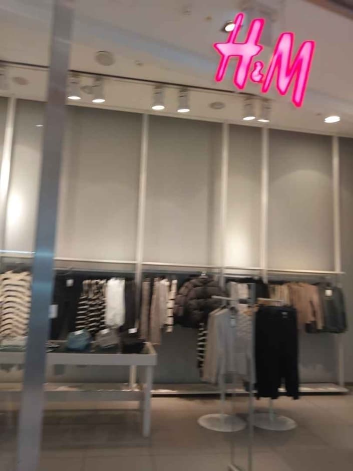 H&M [Tax Refund Shop] (H&M)