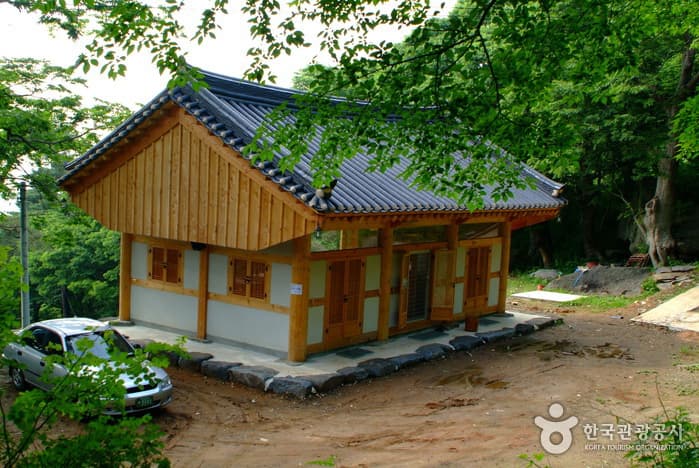Seosan Buseoksa Temple (부석사(서산))