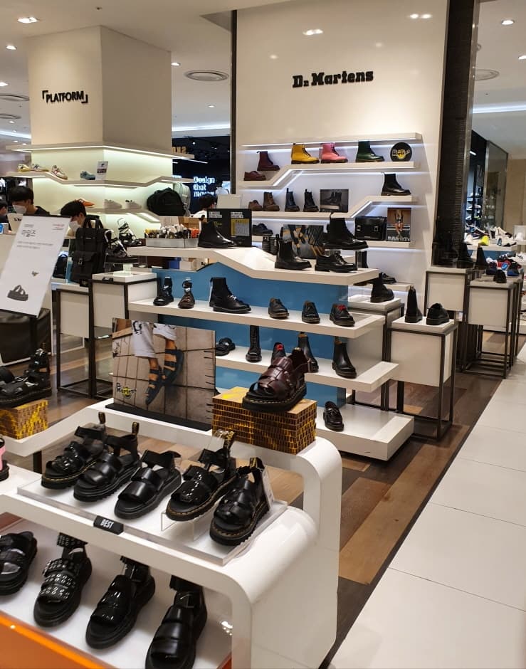 Dr. Martens - Lotte Department Store Pyeongchon Branch [Tax Refund Shop] (닥터마틴 롯데백화점평촌점)