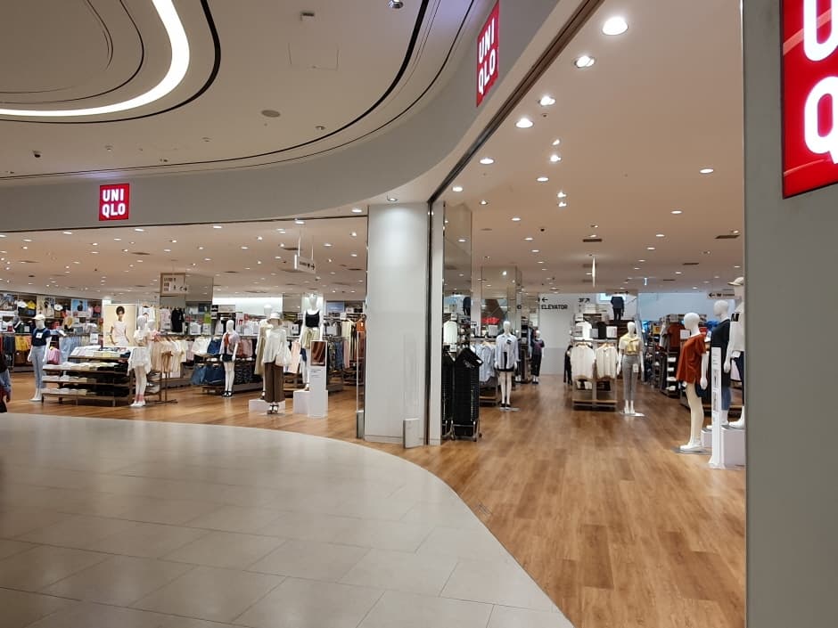 Uniqlo - Starfield Bucheon Branch [Tax Refund Shop] (유니클로 스타필드부천)