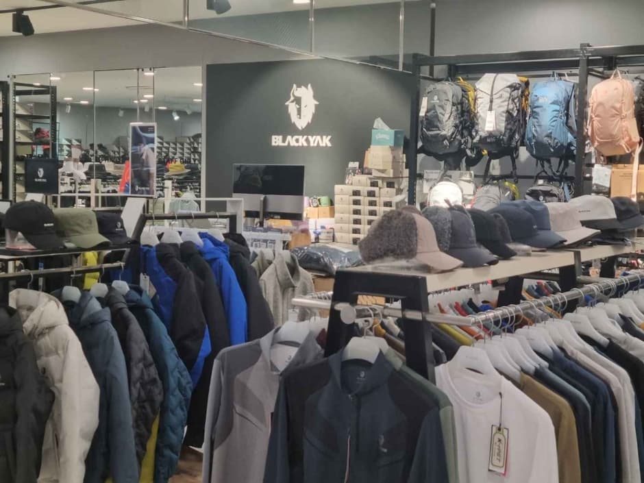 Black Yak - Lotte Factory Gasan Branch [Tax Refund Shop] (블랙야크 롯데팩토리 가산)