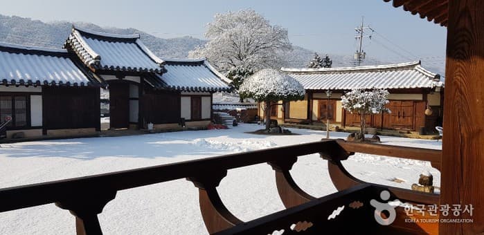 Oryuheon House (오류헌)