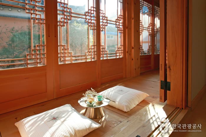 Wiyeonjae Hanok Stay (위연재)