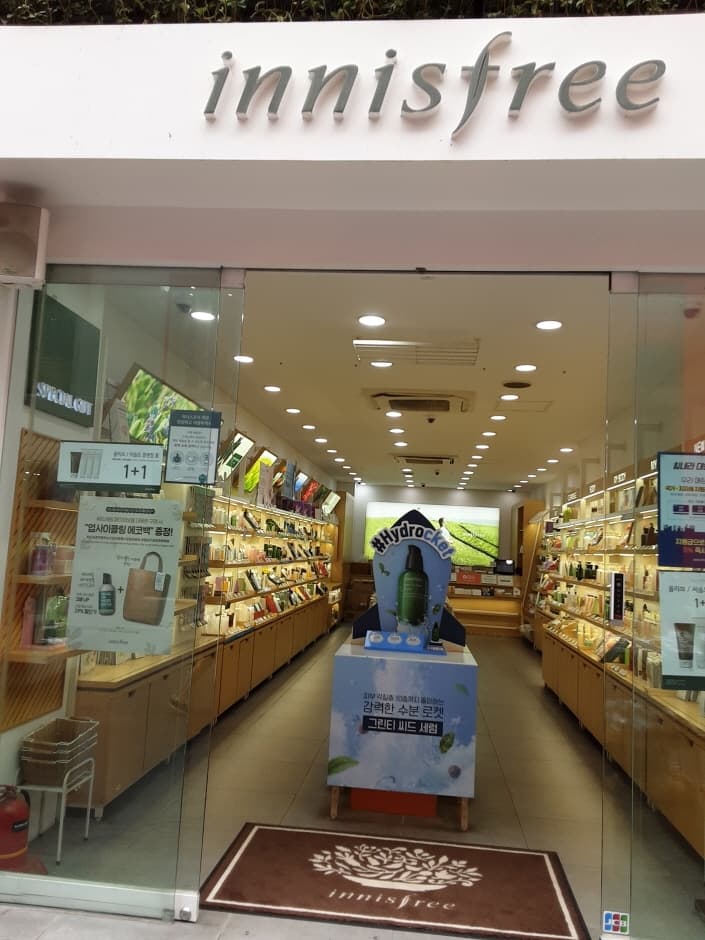 Innisfree - Myeong-dong Station Branch [Tax Refund Shop] (이니스프리 명동역)