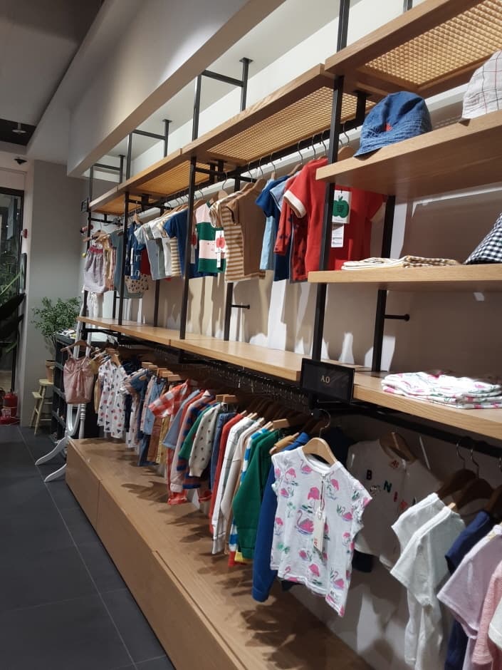 Little Ground - Shinsegae Paju Branch [Tax Refund Shop] (리틀그라운드 신세계파주)