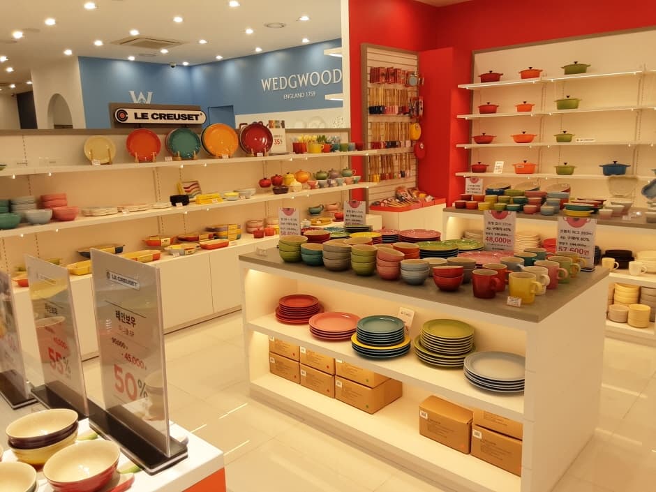 Le Creuset - Shinsegae Busan Branch [Tax Refund Shop] (르크루제 신세계부산)