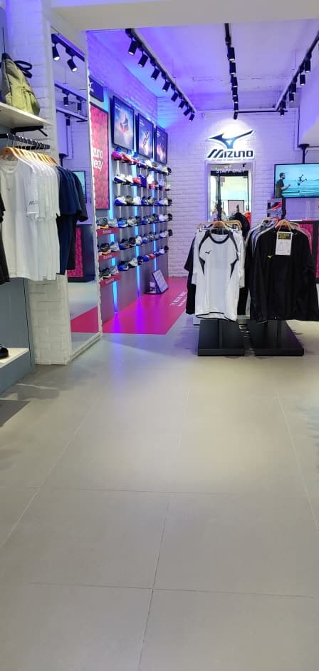 Mizuno - Hongdae Branch [Tax Refund Shop] (미즈노 홍대)