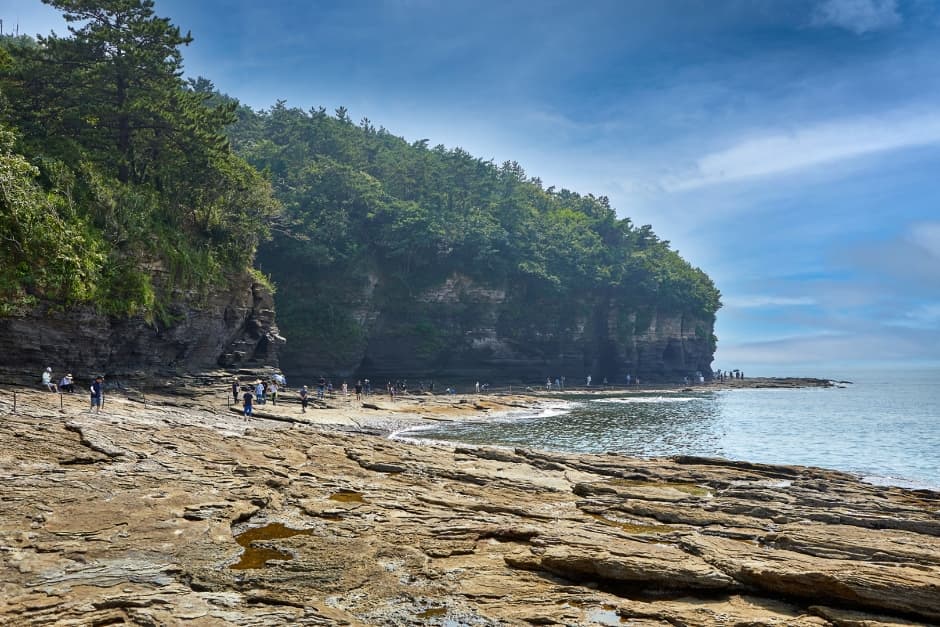 Jeokbyeokgang Cliffs [National Geopark] (적벽강 (전북 서해안 국가지질공원))