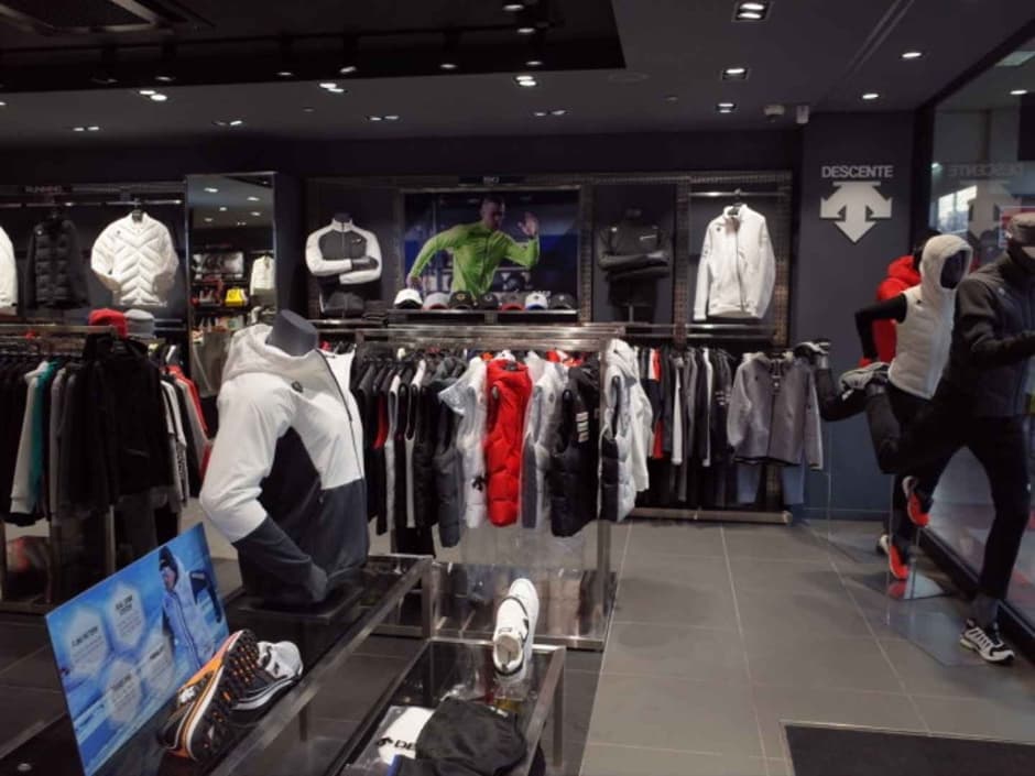 Descente [Tax Refund Shop] (데상트)