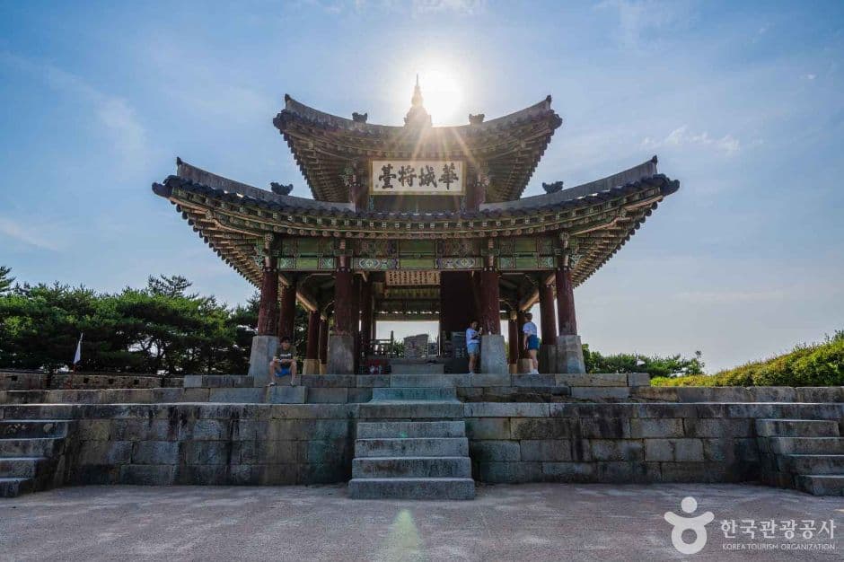 Hyowon’s Bell (효원의 종·서장대)