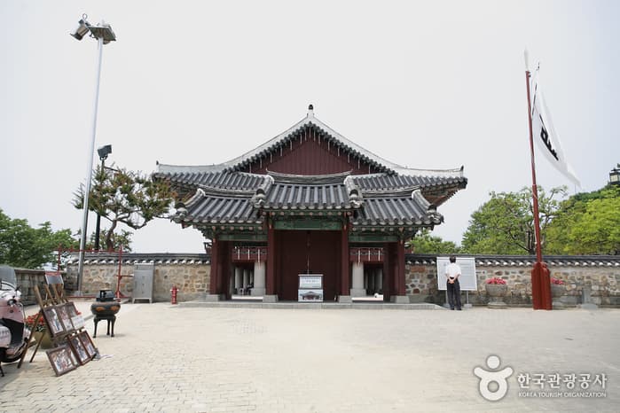 Chokseongnu Pavilion (촉석루)