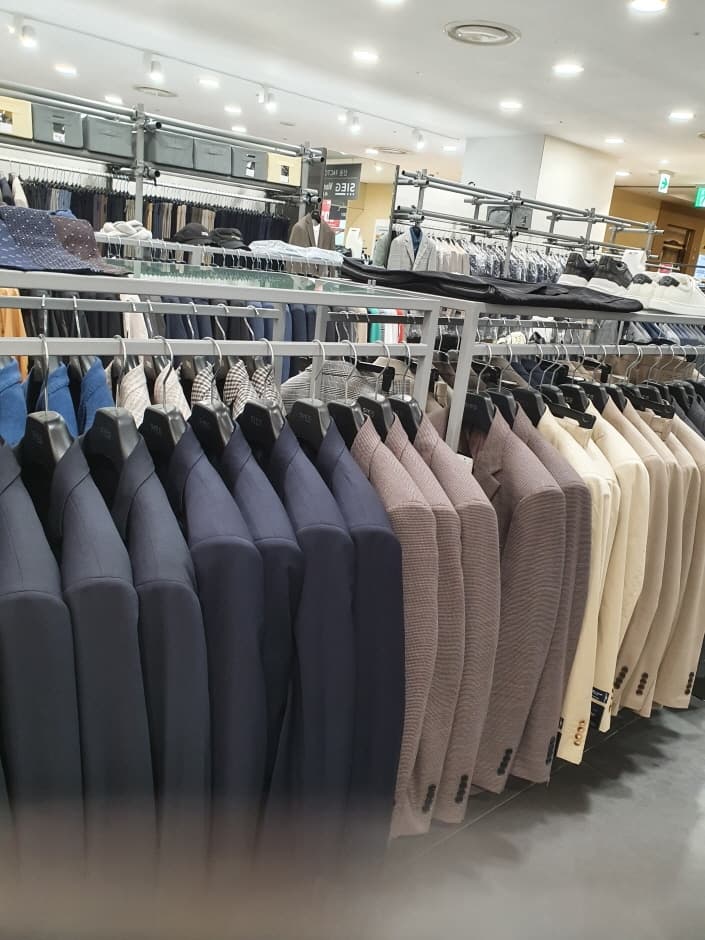 Sieg - Lotte Factory Gasan Branch [Tax Refund Shop] (지이크 롯데팩토리 가산)