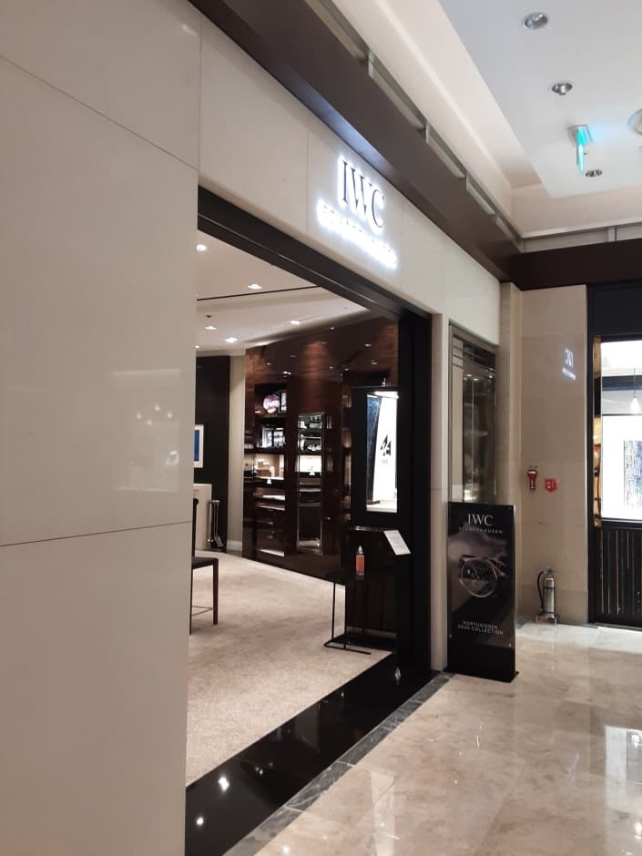 IWC - Lotte Avenuel Branch [Tax Refund Shop] (아이더블유씨 롯데에비뉴엘점)