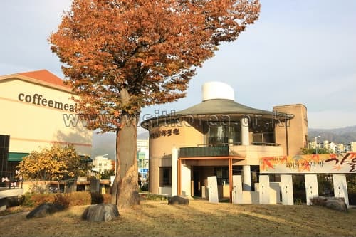 Pak Kyongni House (박경리문학공원)