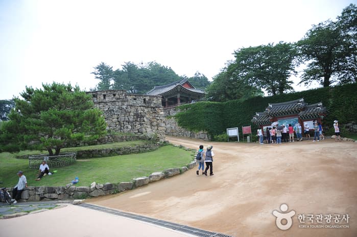 Gochangeupseong Walled Town (고창읍성)