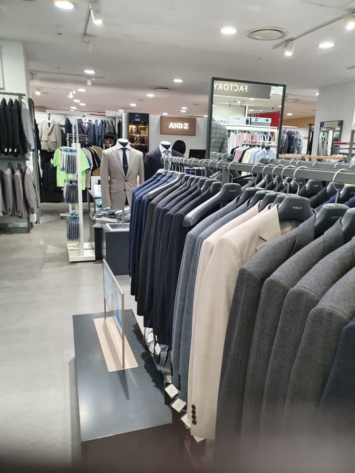 Sieg - Lotte Factory Gasan Branch [Tax Refund Shop] (지이크 롯데팩토리 가산)