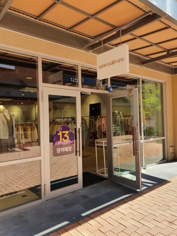 LF Vanessabruno - Shinsegae Yeoju Branch [Tax Refund Shop] (LF 바네사브루노 신세계여주)