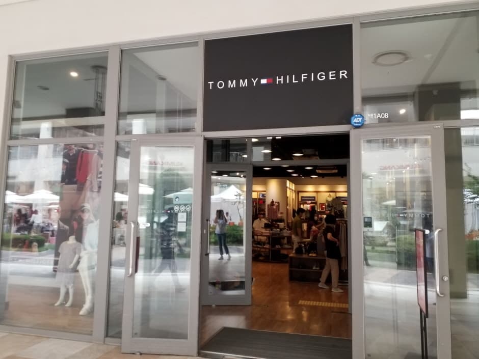 The Handsome Tommy Hilfiger - Lotte Icheon Branch [Tax Refund Shop] (한섬 타미힐피거 롯데이천)
