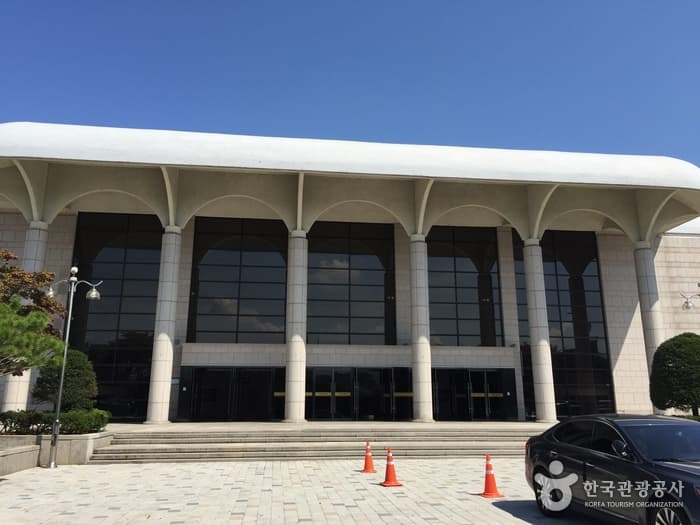 Chuncheon Culture & Art Center (춘천문화예술회관)