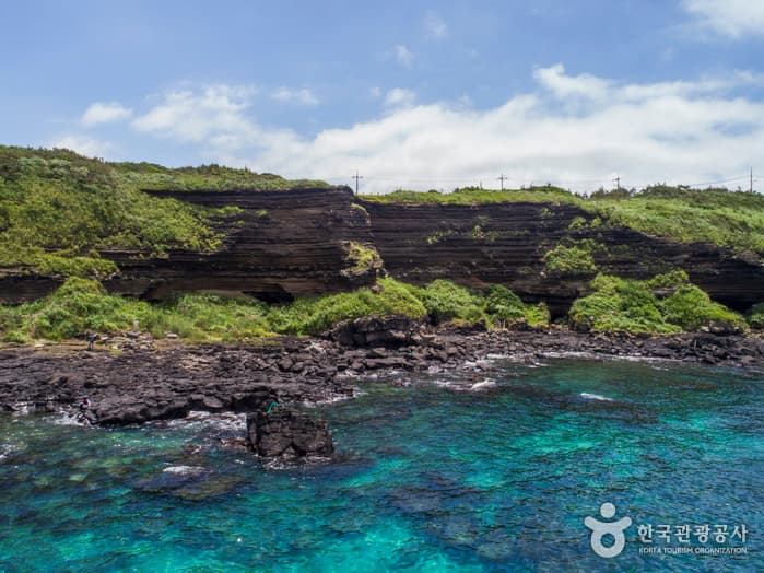 Suwolbong Tuff Cone and Chagwi Coast (수월봉과 차귀해안)