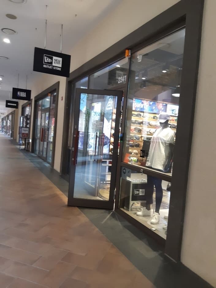 New Era - Shinsegae Siheung Branch [Tax Refund Shop] (뉴에라 신세계시흥)