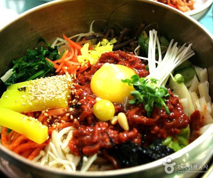 Gajok Hoegwan (가족회관)