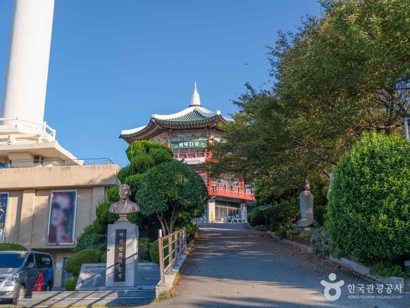 Yongdusan Park (용두산공원)