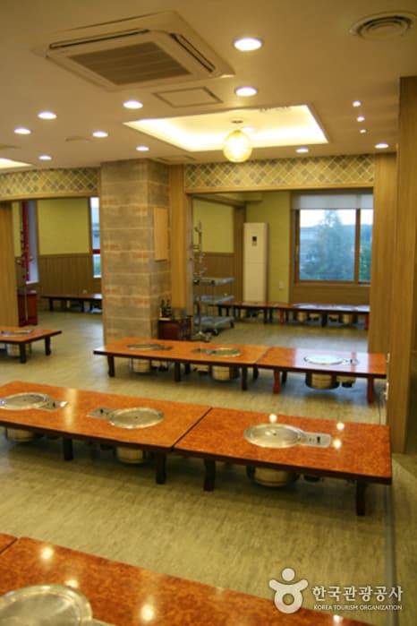 Hansongjeong Garden (한송정가든)