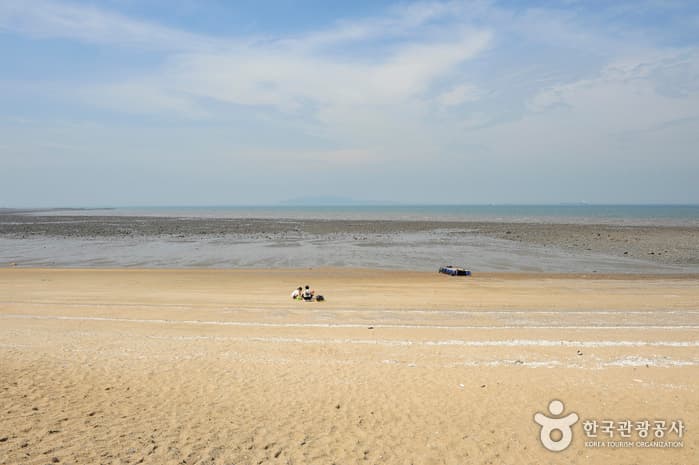 Yeongheungdo Simnipo Beach (영흥도 십리포해변)