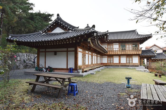 GyeongjuCheonnyeonhanok Pension (경주천년한옥펜션)