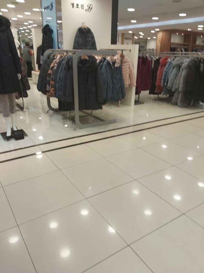 Jung Ho Jin [Tax Refund Shop] (정호진)