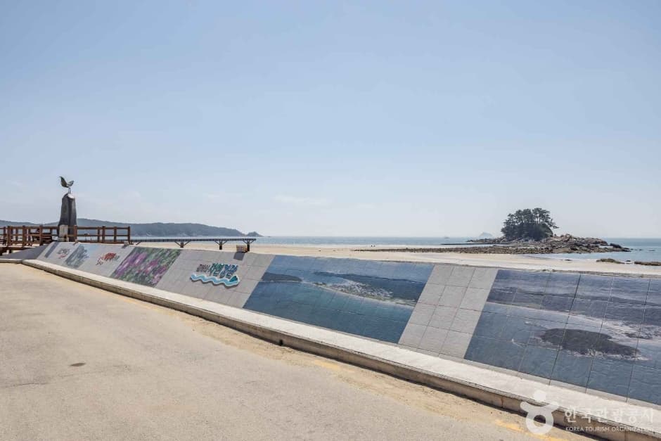 Hakampo Beach (학암포해수욕장)