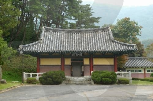 Chungjangsa Shrine (충장사)