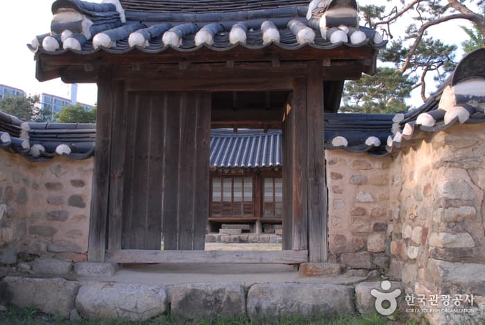 Daejeon Hoedeok Dongchundang Park (대전 회덕 동춘당 공원)