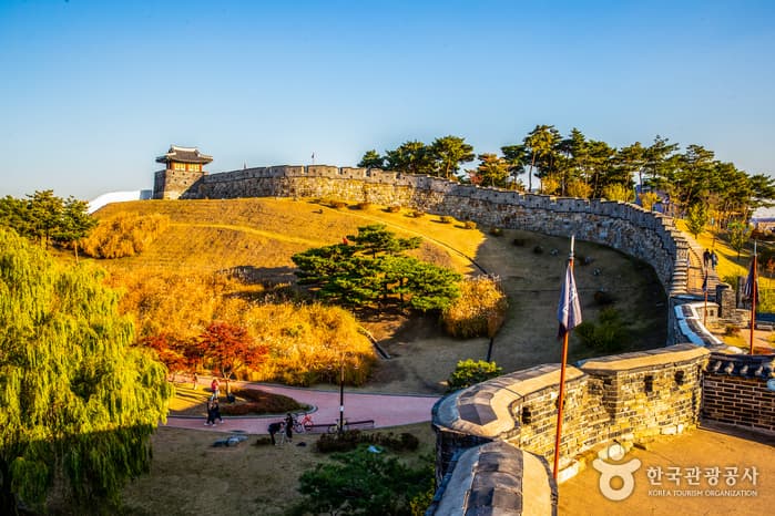 Suwon Hwaseong Fortress [UNESCO World Heritage] (수원 화성 [유네스코 세계유산])
