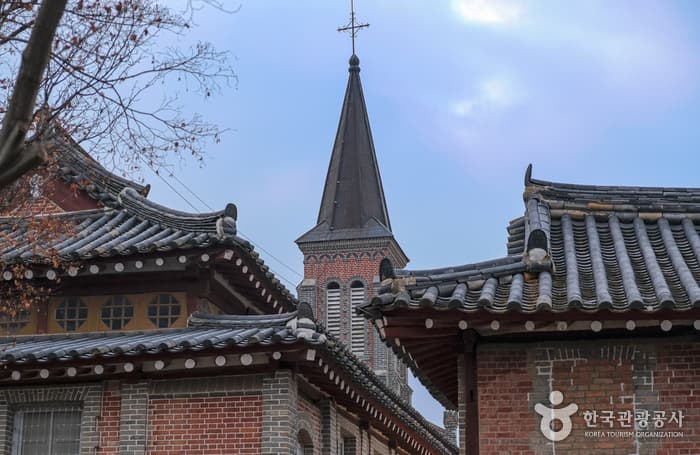 Nabawi Catholic Church (화산천주교회(나바위 성당))