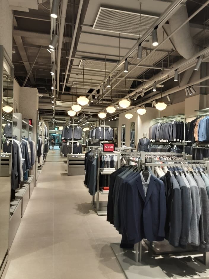 Rogatis - Shinsegae Paju Branch [Tax Refund Shop] (로가디스 신세계 파주팝업)