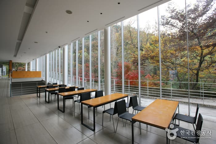Uijae Museum of Korean Art (광주 의재미술관)