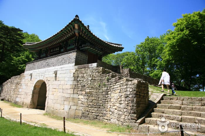 Mungyeongsaejae Provincial Park (문경새재도립공원)