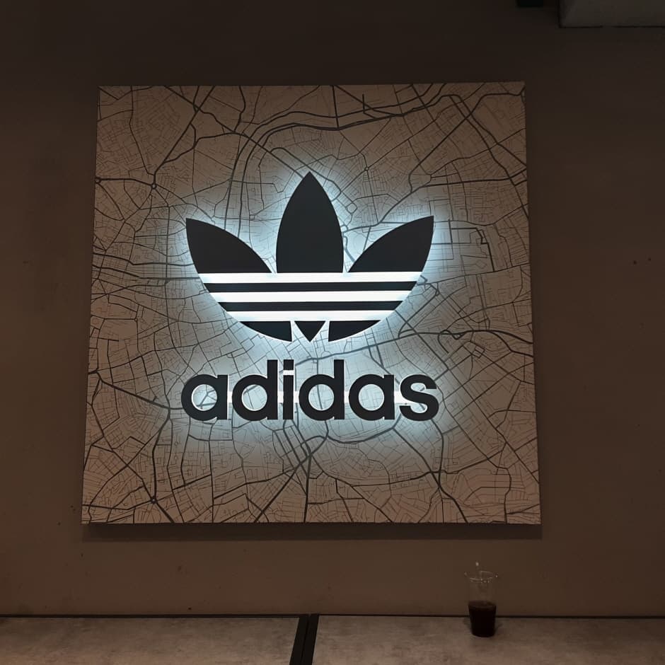 Adidas Original - Jeju Chilseong Branch [Tax Refund Shop] (아디다스오리지날 제주칠성)