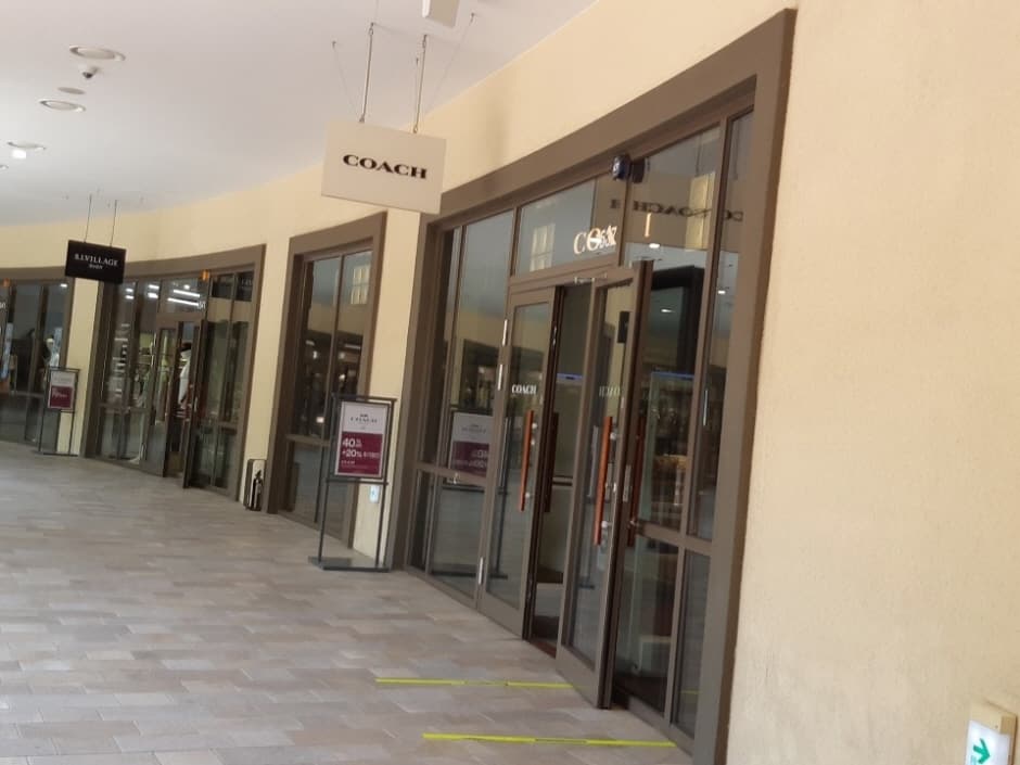 Coach - Shinsegae Siheung Branch [Tax Refund Shop] (코우치 신세계시흥)