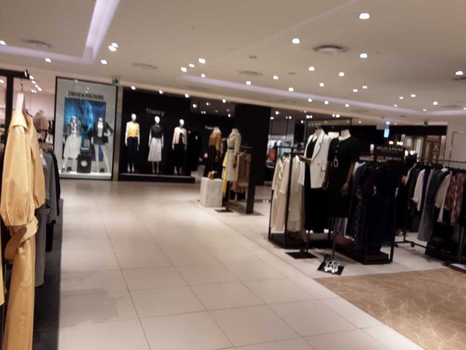 Zadig&Voltaire - Lotte Changwon Branch [Tax Refund Shop] (ZAPIG VOLTAIRE 롯데창원)