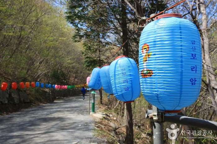 Namhae Geumsan Boriam Hermitage (금산 보리암(남해))