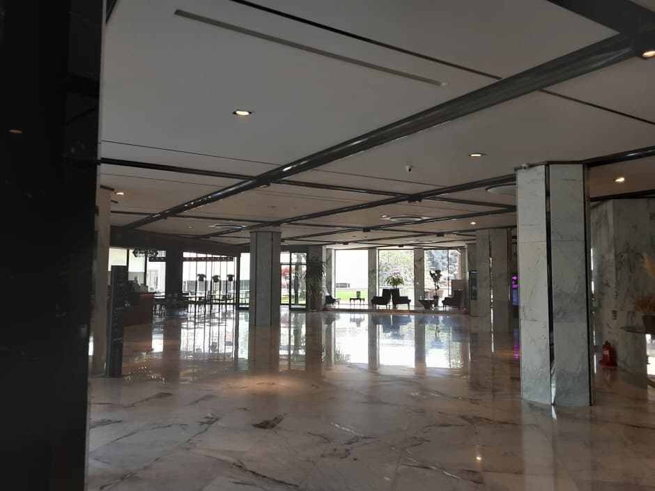 Enjoy the World Hotel Inter-Burgo [Tax Refund Shop] (즐거운세상인터불고호텔)