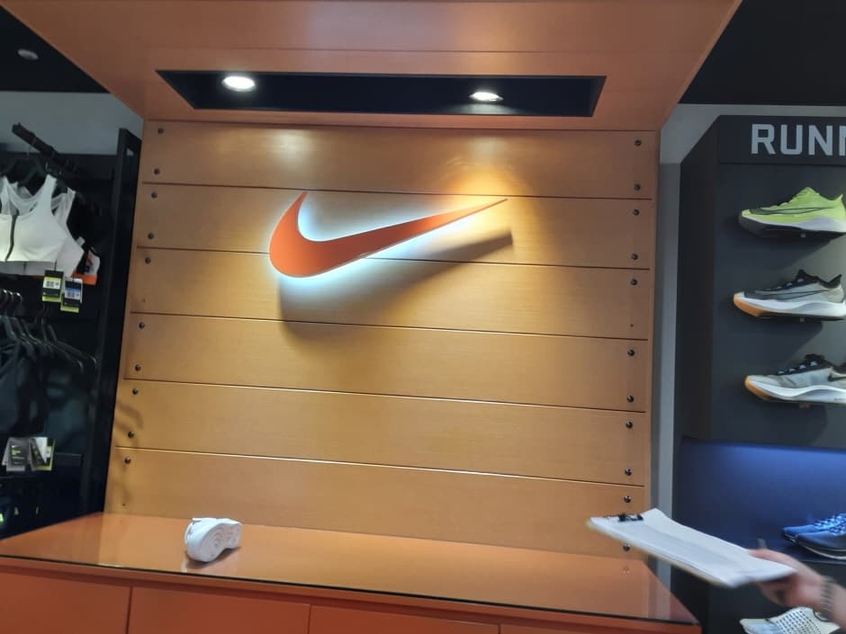 Nike - Lotte Gwangju Branch [Tax Refund Shop] (나이키 롯데광주)