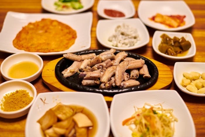 Gijang Jonggajip Gomjangeo (기장종가집곰장어)