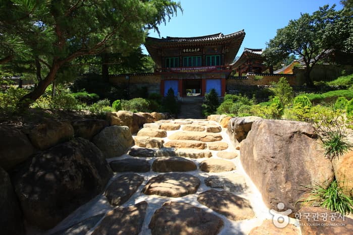 Sancheong Daewonsa Temple (대원사(산청))