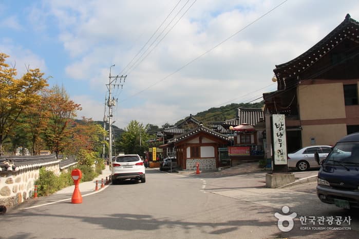 Traditional Food Town around Namhansanseong Fortress (남한산성 전통음식마을)